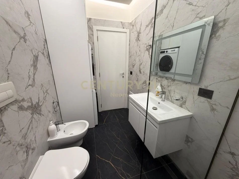 Tirane, jepet me qera apartament 2+1+Aneks+Ballkon Kati 1, 105 m² 1.700 € (Sofia)