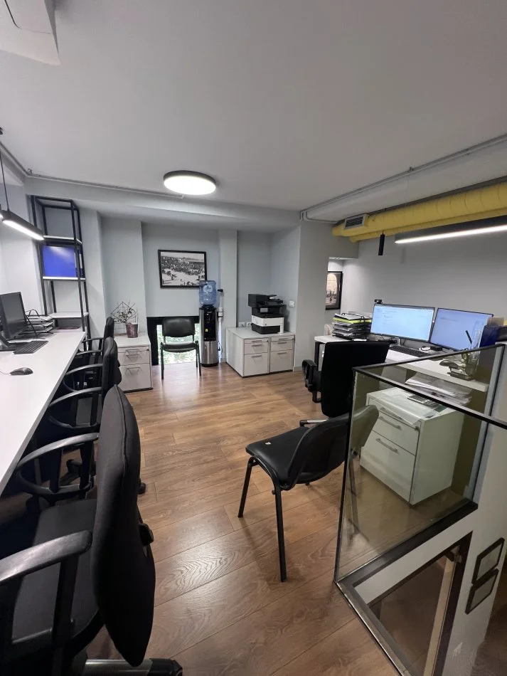 Tirane, jepet me qera zyre Kati 2, 60 m² 1.200 € (9 katshet)