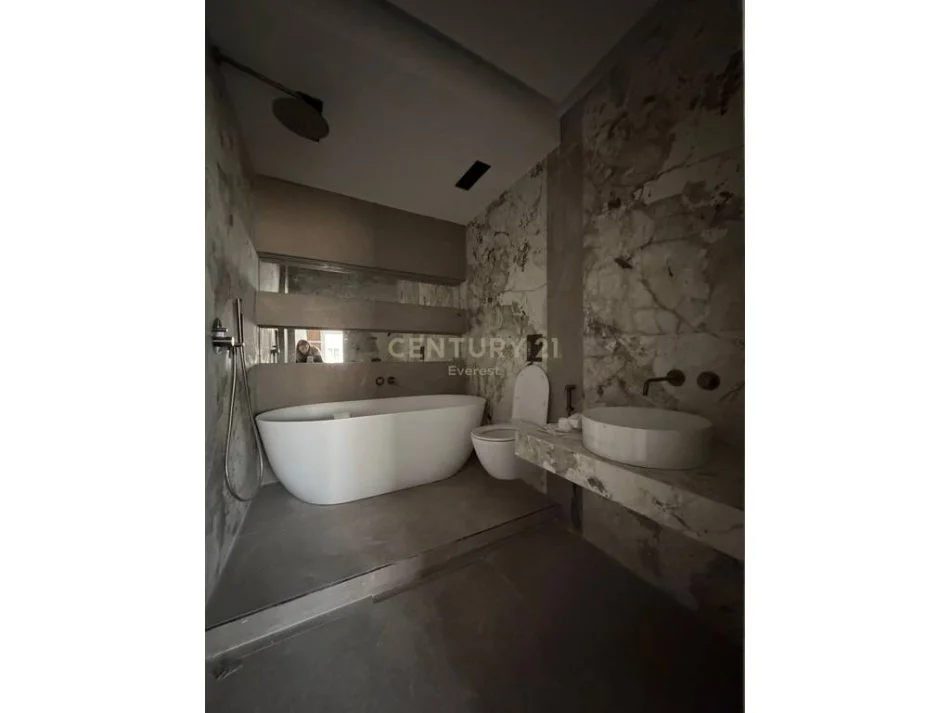 Tirane, shes apartament 3+1+Aneks+Ballkon Kati 7, 133 m² 210.000 € 