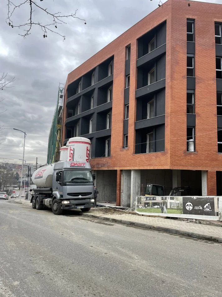 Tirane, shitet apartament 2+1 Kati 2, 105 m² 