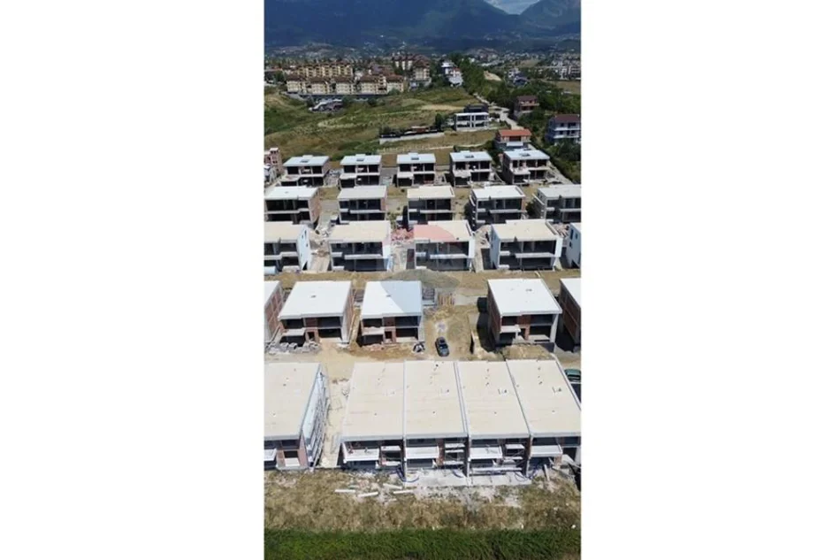 Tirane, shitet Vile 2 Katshe , 270 m² 500.000 € 