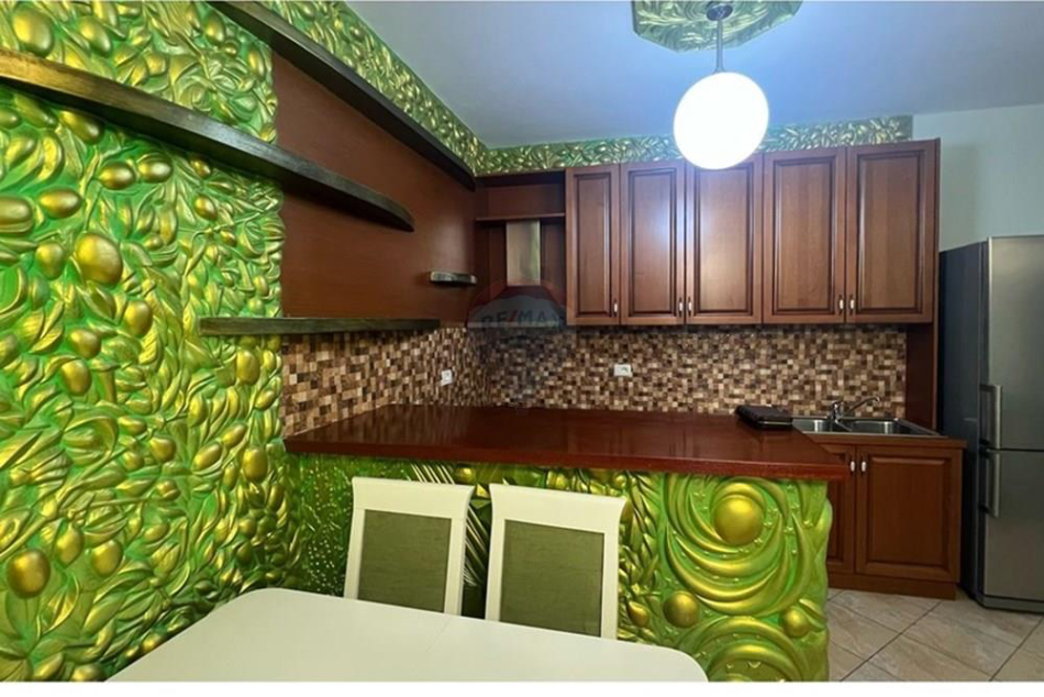 Tirane, jepet me qera apartament 1+1+Ballkon , 80 m² 550 € (Vasil Shanto)