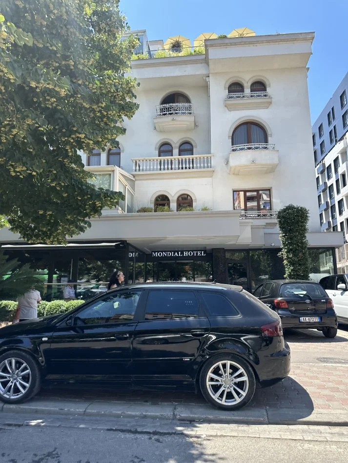 Tirane, jap me qera apartament 1+1 Kati 0, 35 m² 300 € (Hotel mondial)