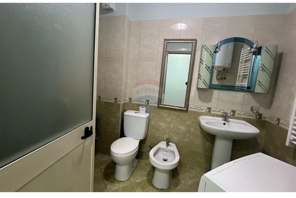Tirane, jepet me qera apartament 1+1+Ballkon , 80 m² 550 € (Vasil Shanto)