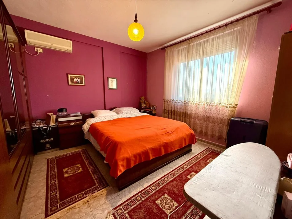 Tirane, shes apartament 2+1+Aneks+Ballkon 168.000 € (Prane stacionit te autobuzit te Big Market)