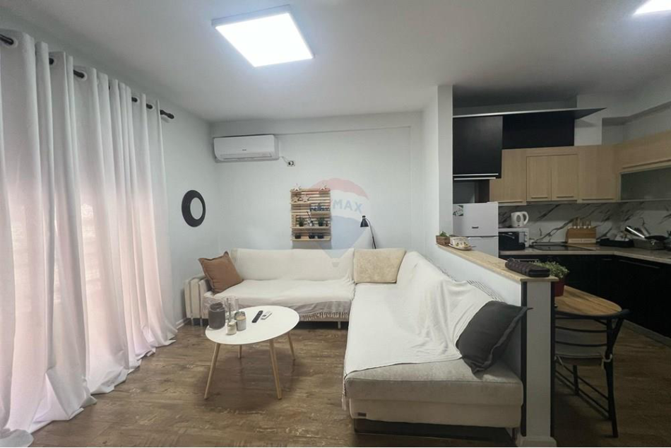 Tirane, jepet me qera apartament 1+1+Ballkon Kati 5, 72 m² 550 € (Vila Gold)
