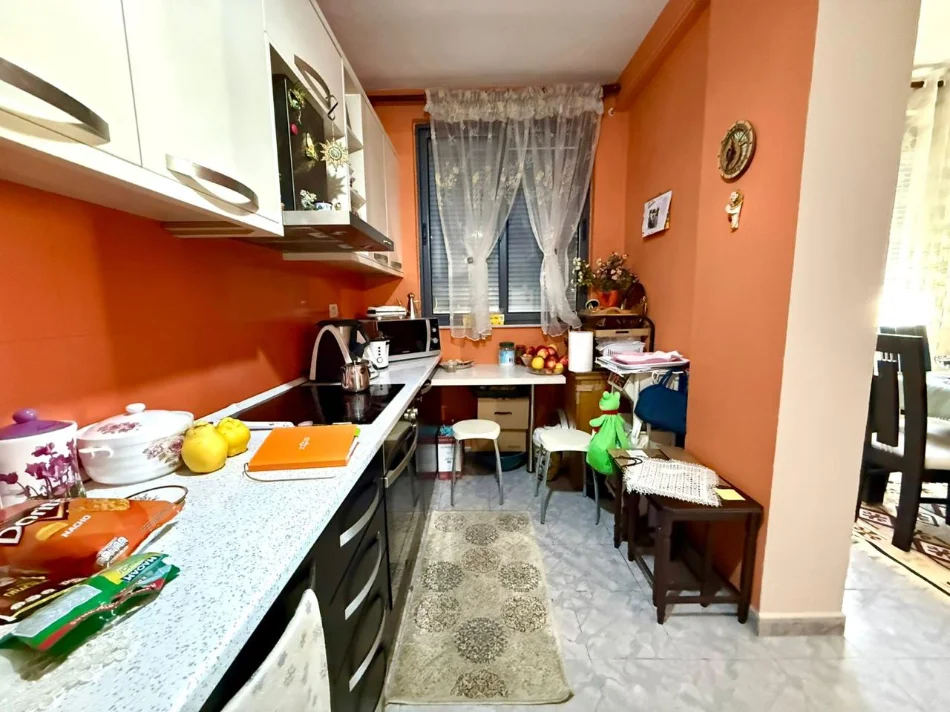 Tirane, shes apartament 2+1+Aneks+Ballkon 168.000 € (Prane stacionit te autobuzit te Big Market)