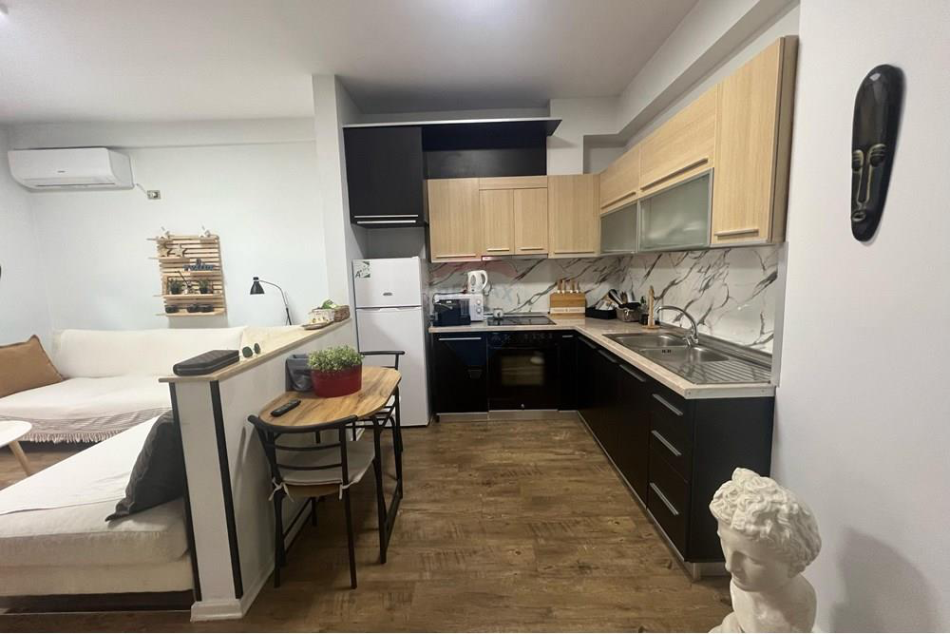 Tirane, jepet me qera apartament 1+1+Ballkon Kati 5, 72 m² 550 € (Vila Gold)