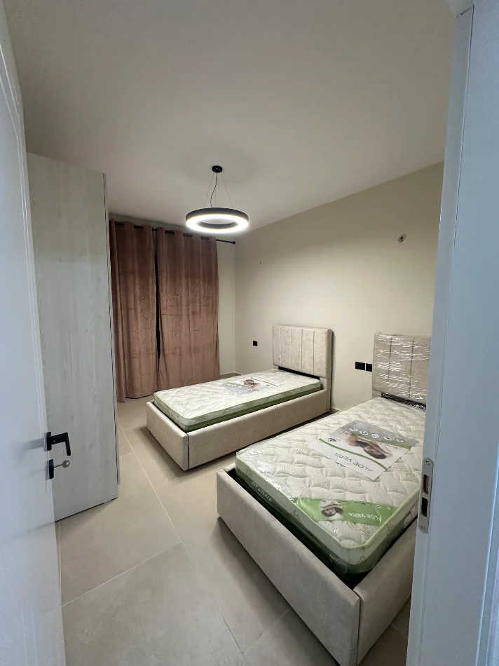Tirane, jepet me qera apartament 1+1+Ballkon Kati 2, 100 m² 750 € (Kristal Center, Komuna e Parisit, Tirane)