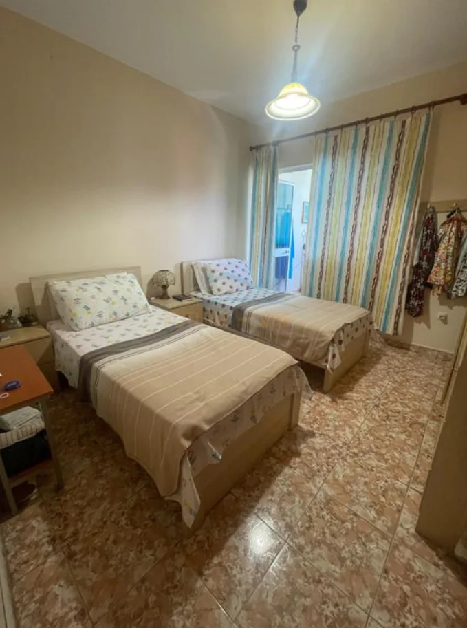 Tirane, shitet apartament 2+1+Ballkon Kati 3, 83 m² 160.000 € (Don Boskos prane kullave te Arabit)