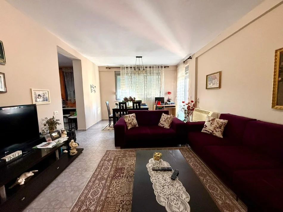 Tirane, shes apartament 2+1+Aneks+Ballkon 168.000 € (Prane stacionit te autobuzit te Big Market)