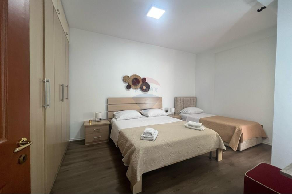 Tirane, jepet me qera apartament 1+1+Ballkon Kati 5, 72 m² 550 € (Vila Gold)