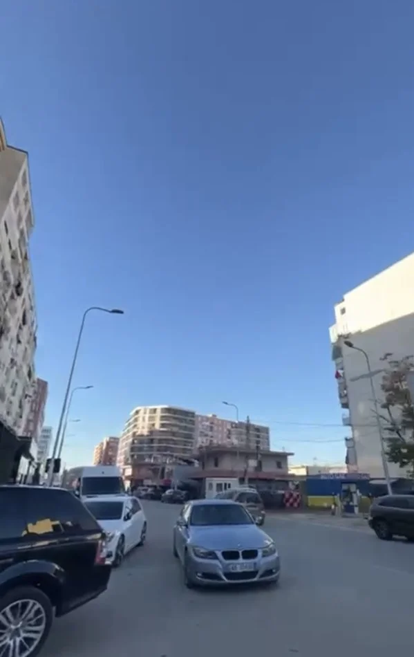 Tirane, shitet apartament 2+1+Ballkon Kati 9, 106 m² 128.000 € (Rruga Sokrat Miho)