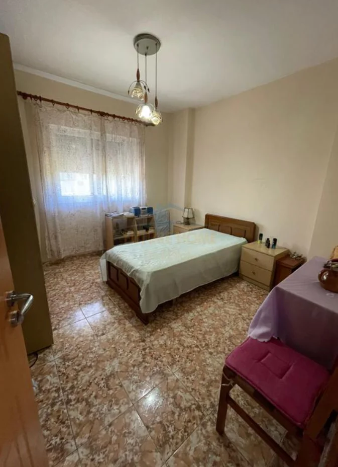 Tirane, shitet apartament 2+1+Ballkon Kati 3, 83 m² 160.000 € (Don Boskos prane kullave te Arabit)