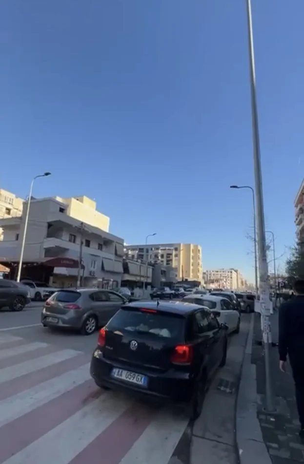 Tirane, shitet apartament 2+1+Ballkon Kati 9, 106 m² 128.000 € (Rruga Sokrat Miho)