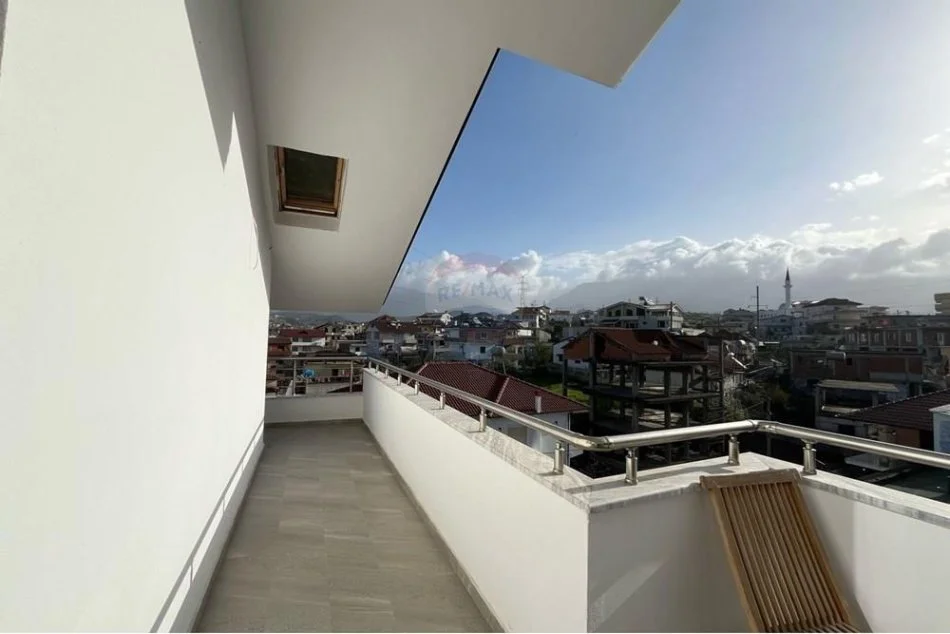 Tirane, jepet me qera apartament 3+1 Kati 3, 90 m² 400 € (Babrru)