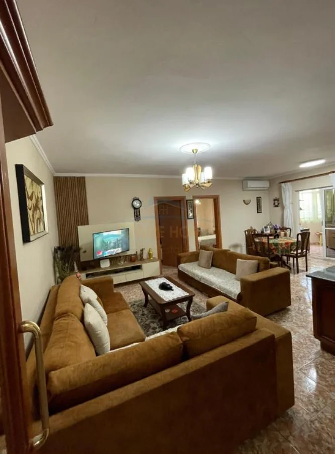 Tirane, shitet apartament 2+1+Ballkon Kati 3, 83 m² 160.000 € (Don Boskos prane kullave te Arabit)