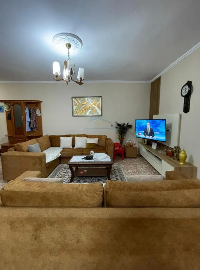 Tirane, shitet apartament 2+1+Ballkon Kati 3, 83 m² 160.000 € (Don Boskos prane kullave te Arabit)