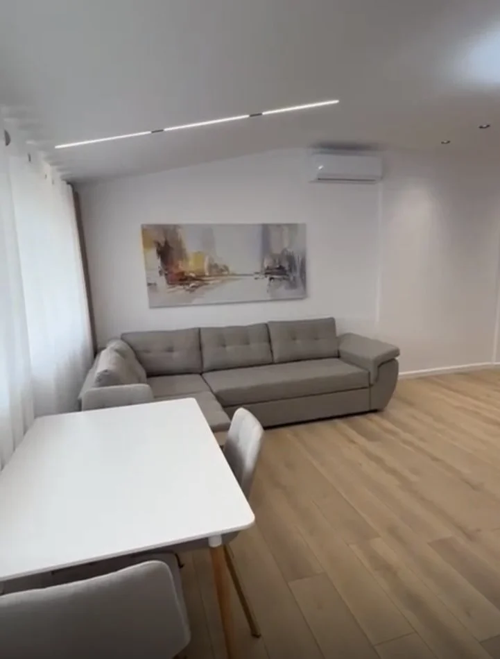 Tirane, shitet apartament 1+1 Kati 9, 54 m² (Rruga Jordan Misja)