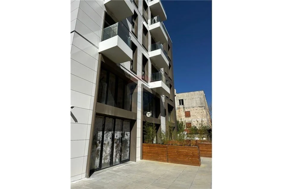 Tirane, shitet apartament 3+1 Kati 3, 130 m² 390.000 € (SHESIM APARTAMENT 3+1+2, FAKULTETI JURIDIK!)