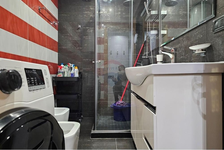 Tirane, jepet me qera apartament 2+1+Ballkon Kati 6, 120 m² 1.000 € (Ambasada Amerikane)