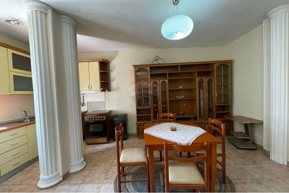 Tirane, jepet me qera apartament 1+1+Ballkon Kati 5, 82 m² 550 € (Sheshi Willson)