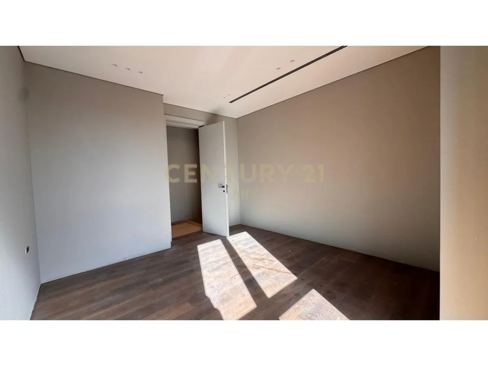 Tirane, jepet me qera ambjent biznesi Kati 5, 156 m² 1.500 € 