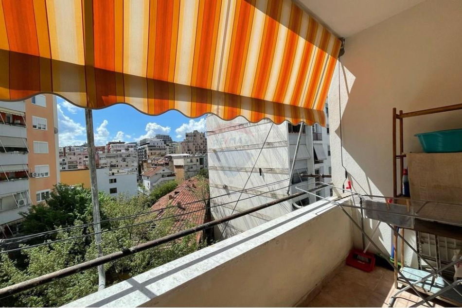 Tirane, jepet me qera apartament 1+1+Ballkon Kati 5, 82 m² 550 € (Sheshi Willson)