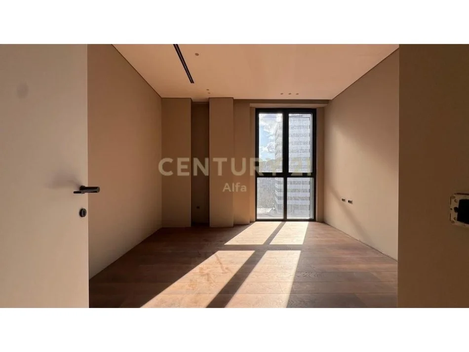 Tirane, jepet me qera ambjent biznesi Kati 5, 156 m² 1.500 € 