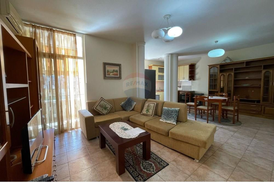 Tirane, jepet me qera apartament 1+1+Ballkon Kati 5, 82 m² 550 € (Sheshi Willson)