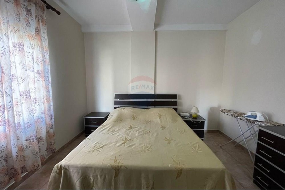 Tirane, jepet me qera apartament 1+1+Ballkon Kati 5, 82 m² 550 € (Sheshi Willson)