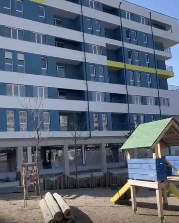 Tirane, shitet apartament 1+1 Kati 1, 52 m² 65.000 € (Prane QTU)