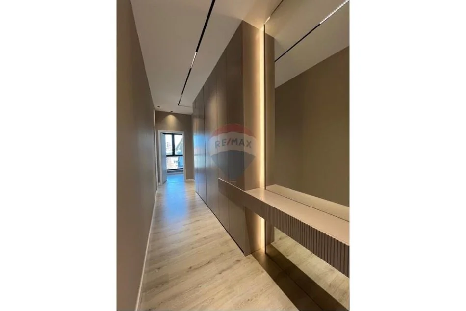 Tirane, jepet me qera apartament 2+1 Kati 4, 127 m² 1.000 € 