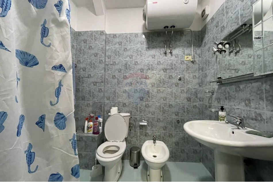 Tirane, jepet me qera apartament 1+1+Ballkon Kati 5, 82 m² 550 € (Sheshi Willson)