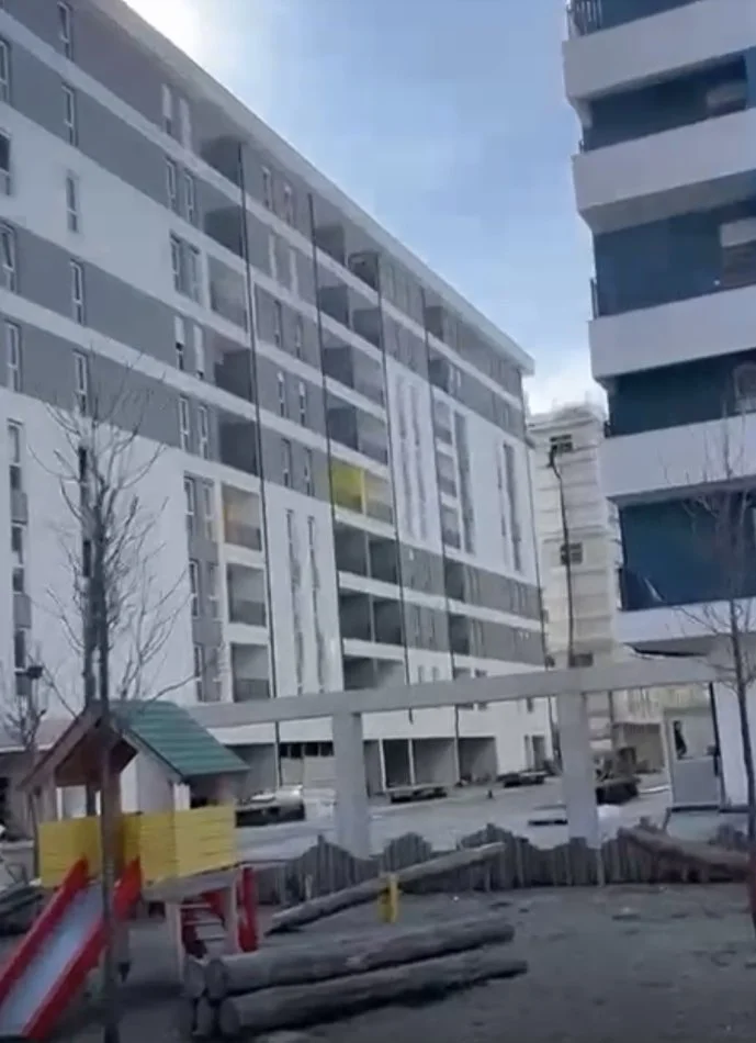 Tirane, shitet apartament 1+1 Kati 1, 52 m² 65.000 € (Prane QTU)