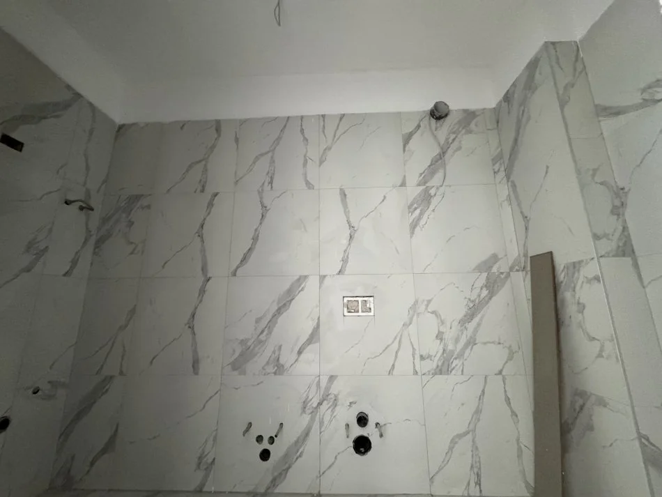 Tirane, shitet apartament 1+1+Ballkon , 75 m² 165.000 €