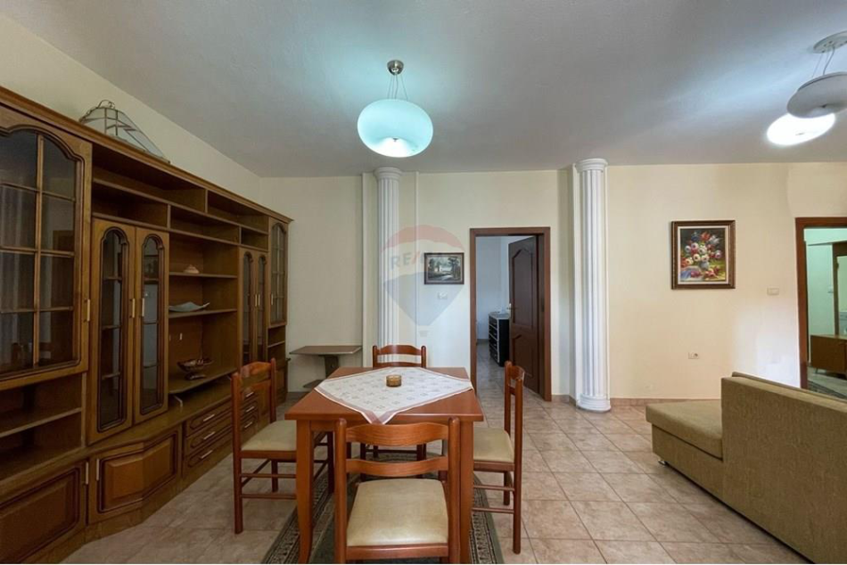 Tirane, jepet me qera apartament 1+1+Ballkon Kati 5, 82 m² 550 € (Sheshi Willson)