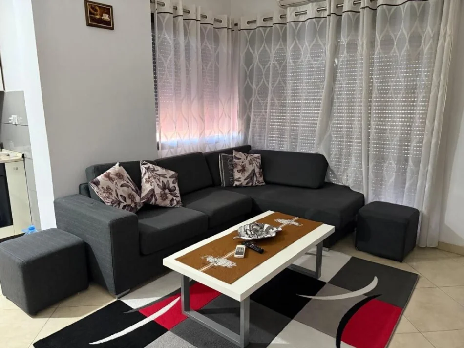 Tirane, jepet me qera apartament 2+1+Ballkon Kati 5, 90 m² 550 € (Yzberisht)