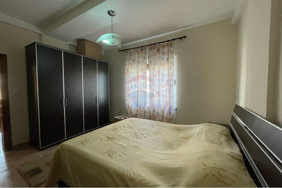 Tirane, jepet me qera apartament 1+1+Ballkon Kati 5, 82 m² 550 € (Sheshi Willson)