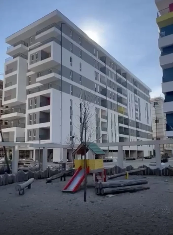 Tirane, shitet apartament 1+1 Kati 1, 52 m² 65.000 € (Prane QTU)