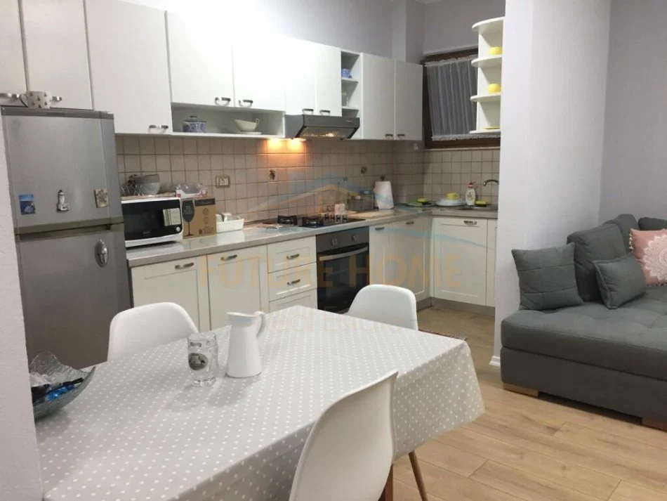 Tirane, jepet me qera 1+1+Ballkon Kati 2, 71 m² 550 € (Rruga e Elbasanit)