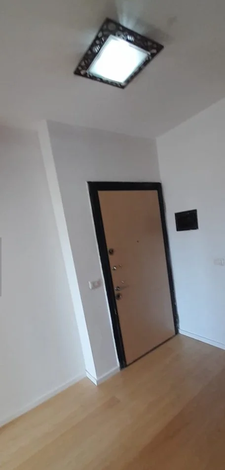 Tirane, jepet me qera 1+1+Ballkon , 590 € 