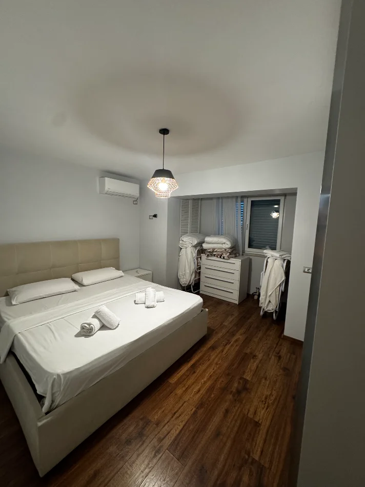 Tirane, jepet me qera apartament 2+1 Kati 2, 1.050 € (Rruga e Kosovareve)