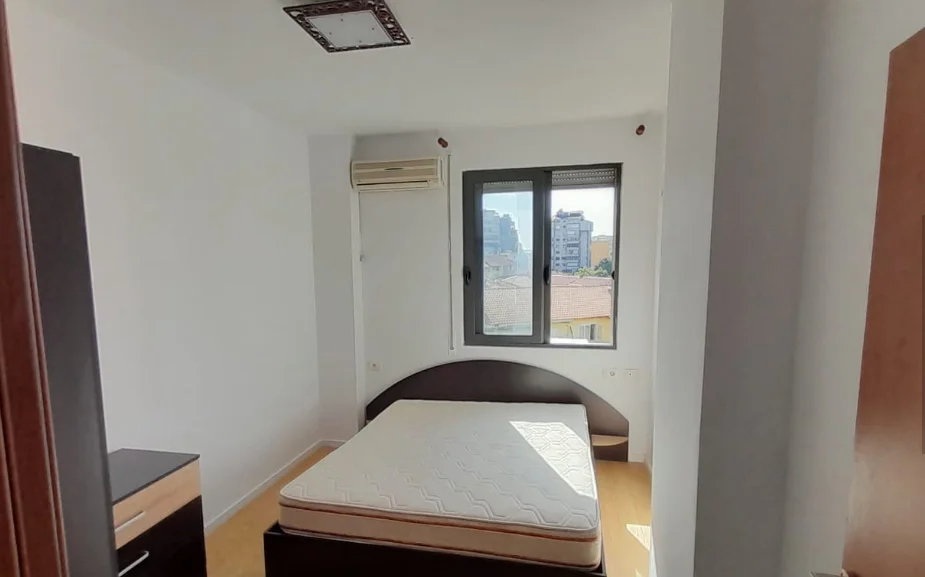 Tirane, jepet me qera 1+1+Ballkon , 590 € 