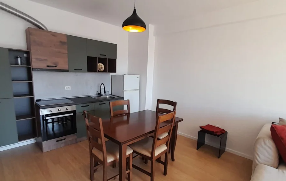 Tirane, jepet me qera 1+1+Ballkon , 590 € 