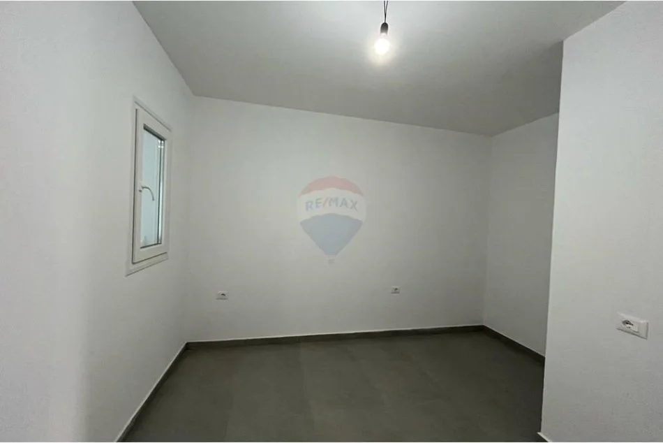 Tirane, jepet me qera apartament 2+1 , 80 m² 250 € (Babrru)