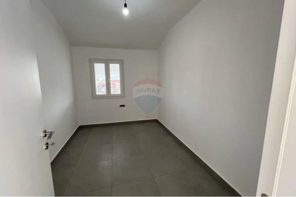 Tirane, jepet me qera apartament 2+1 , 80 m² 250 € (Babrru)