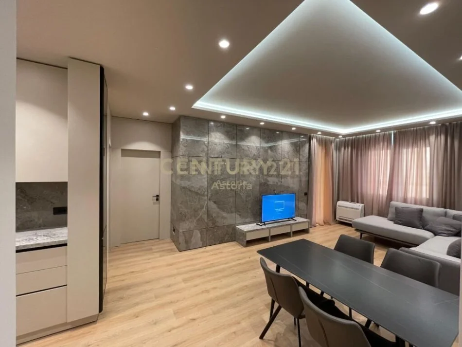 Tirane, jepet me qera apartament 2+1+Aneks+Ballkon Kati 10, 110 m² 800 € (Grand Gallery)