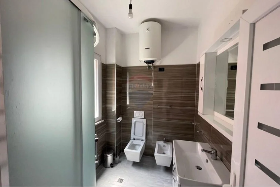 Tirane, jepet me qera apartament 3+1 Kati 3, 90 m² 400 € (Babrru)