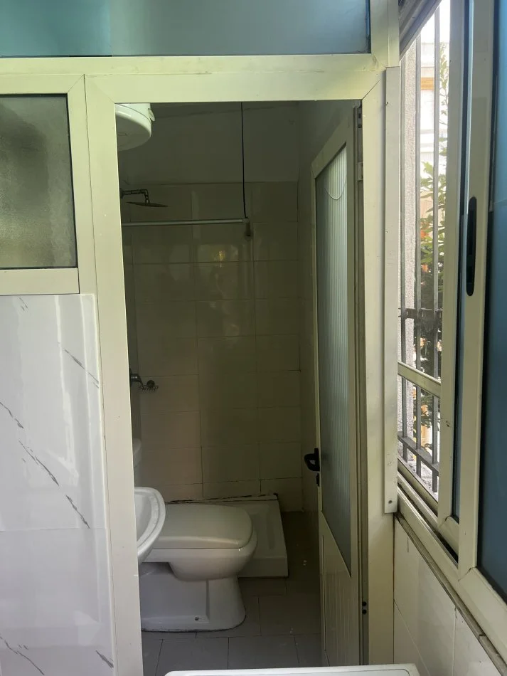 Tirane, jepet me qera apartament 1+1 Kati 2, 45 m² (Rruga Jorgjia Truja)